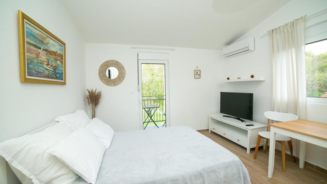 Plamenatz Studio Apartments Virpazar Exterior photo